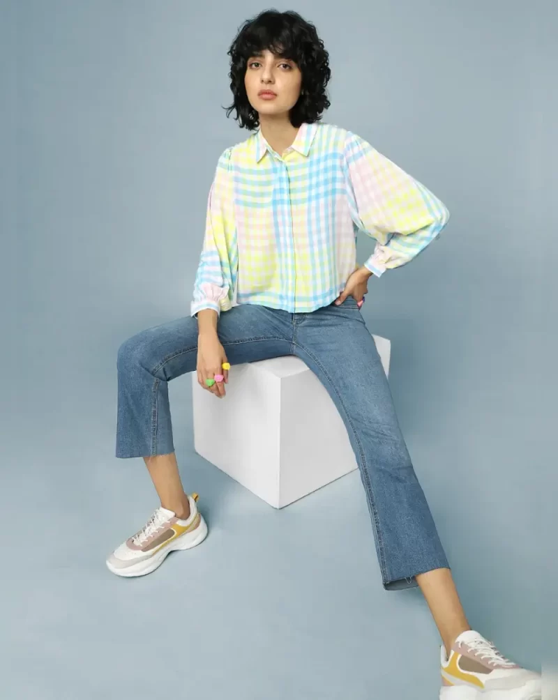 BLUE MID RISE FLARED ANKLE LENGTH JEANS