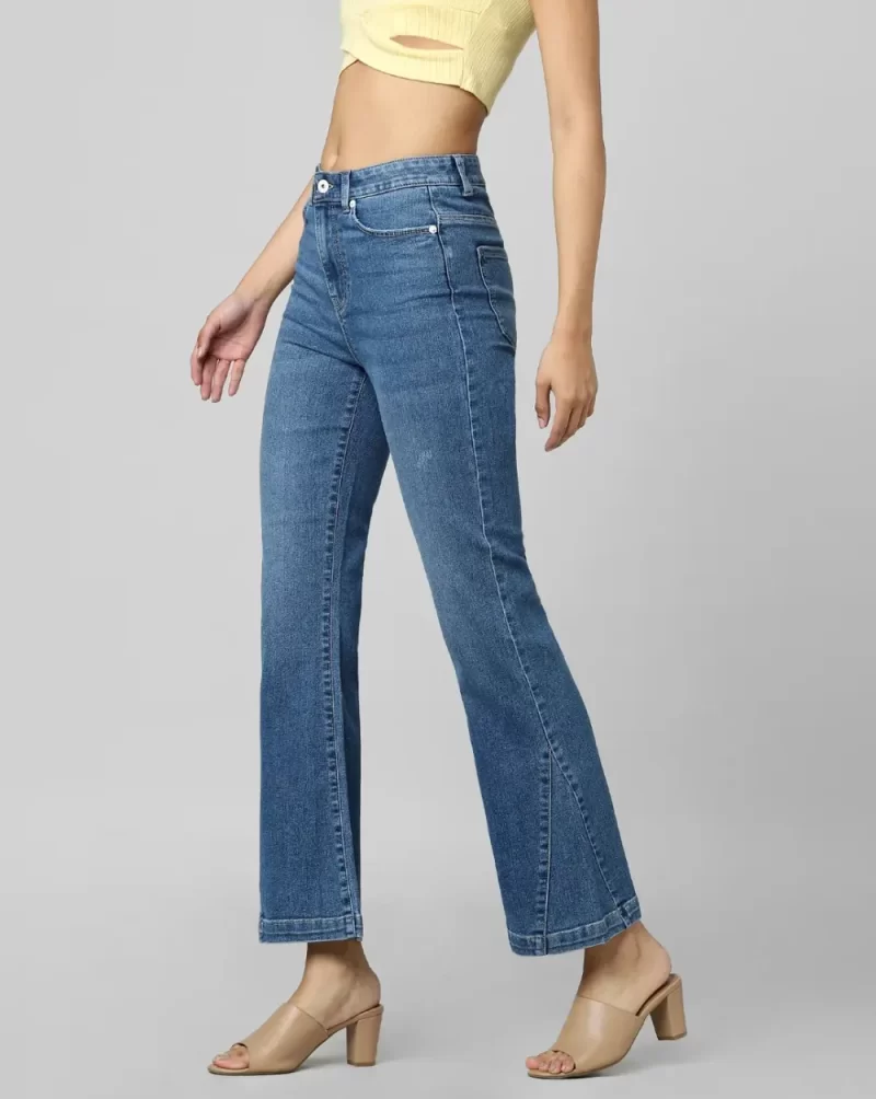 BLUE HIGH RISE FLARED JEANS