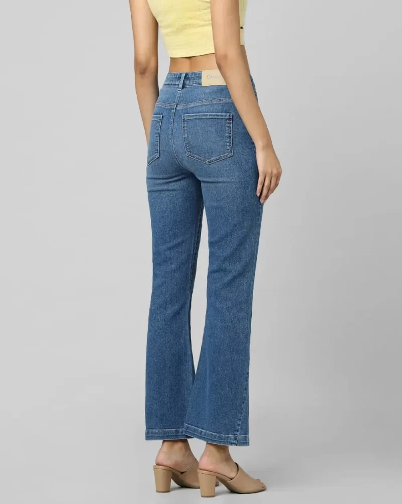 BLUE HIGH RISE FLARED JEANS