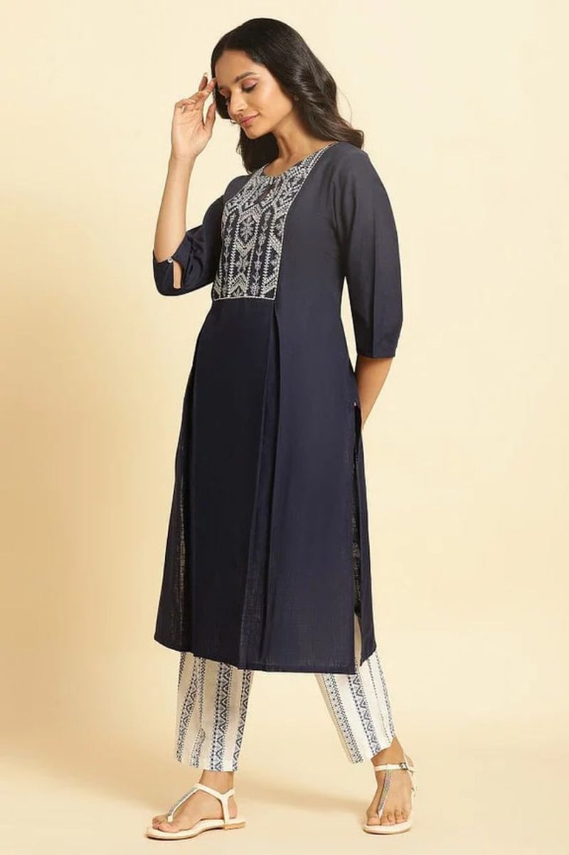 Blue Embroidered Kurta With Pleats