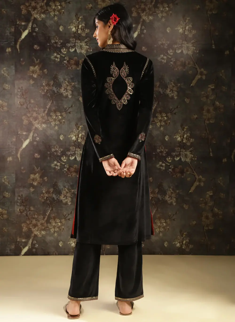Black Embroidered Velvet Kurta Set With Sequin Work
