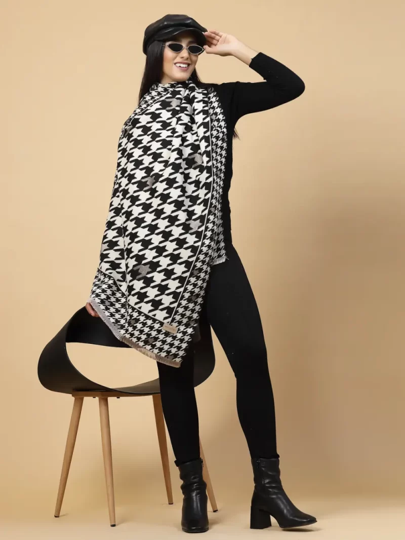 Checked Woven Design Fringed Stole