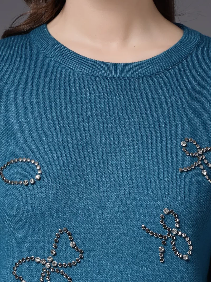 Round Neck Geomentric Embellished Sweaters