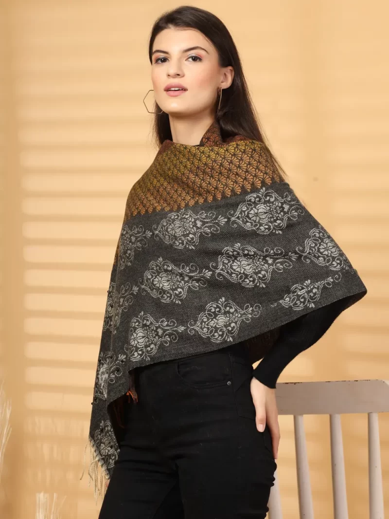 Women Printed Stole Has Tasselled Border