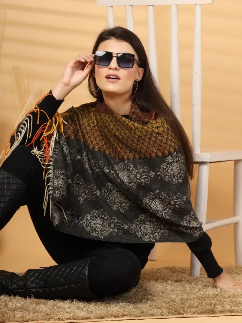 Women Printed Stole Has Tasselled Border