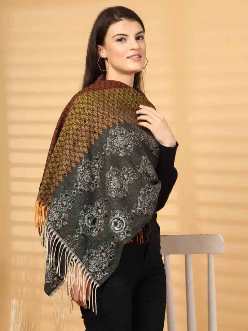 Women Printed Stole Has Tasselled Border
