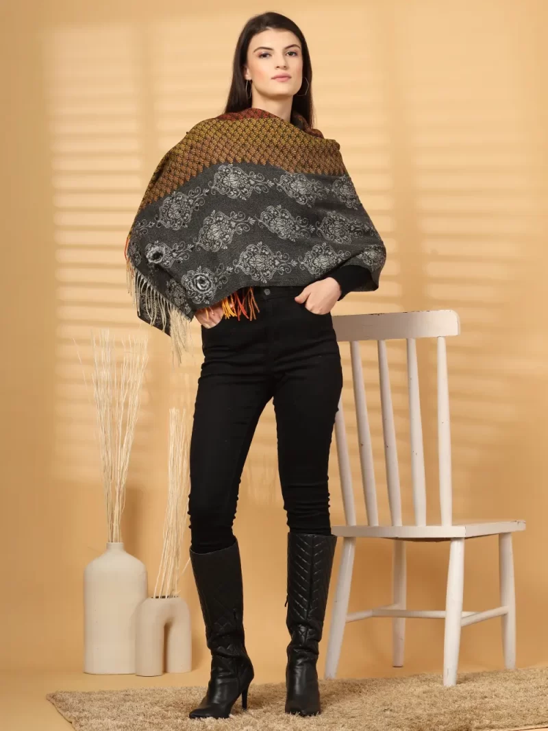 Women Printed Stole Has Tasselled Border
