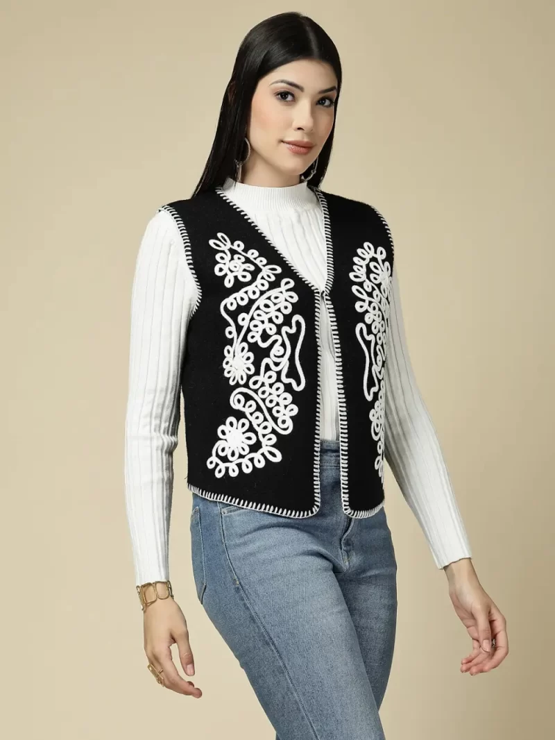 Women Embroidered Front-Open Jacket With Top