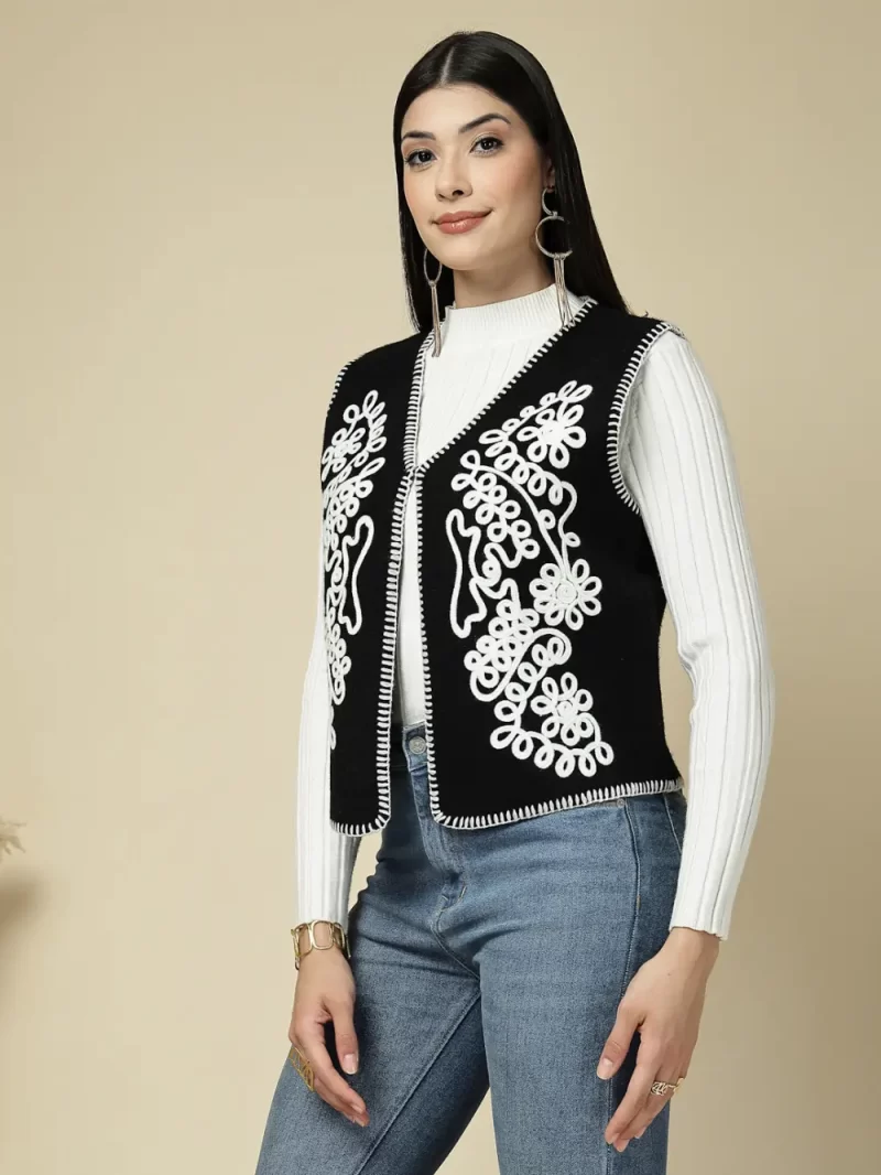 Women Embroidered Front-Open Jacket With Top