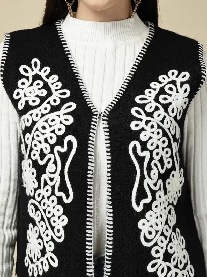 Women Embroidered Front-Open Jacket With Top