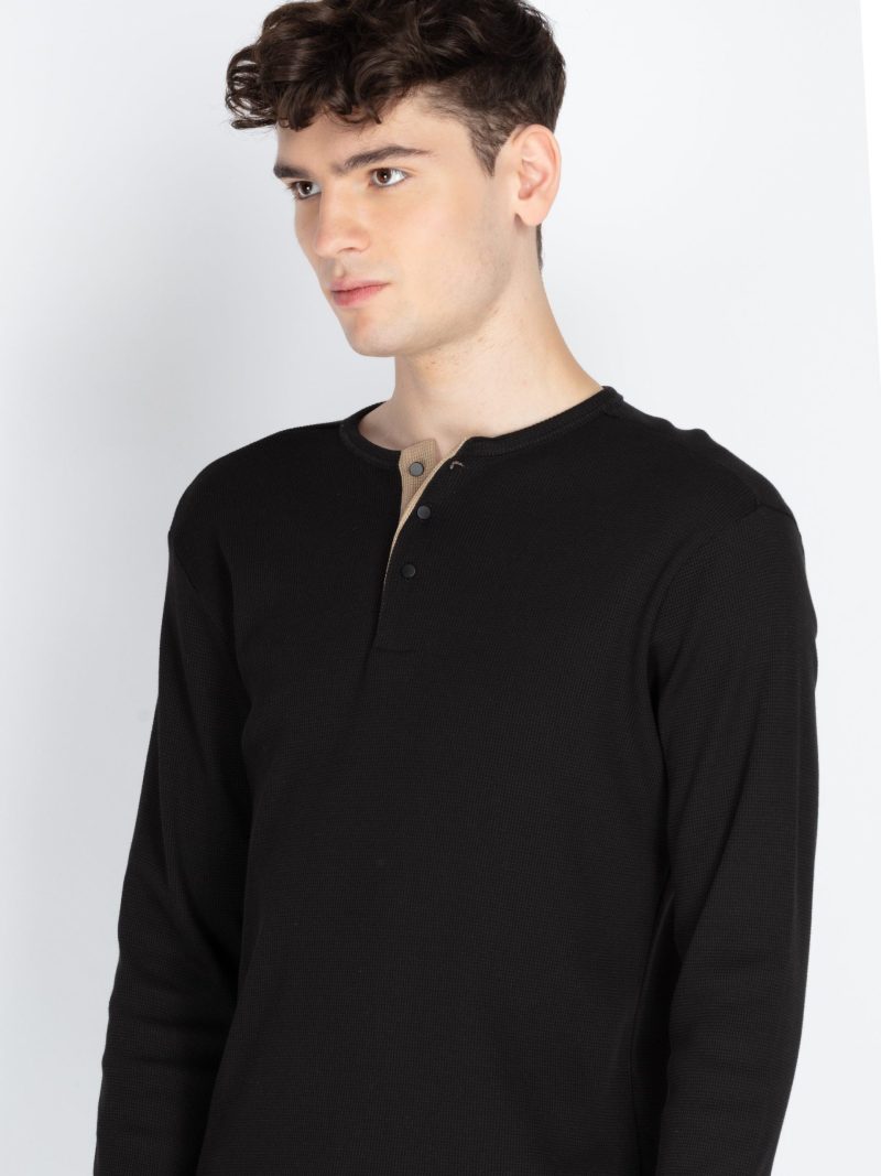 Status Quo Men'S Solid Henley Neck T-Shirt