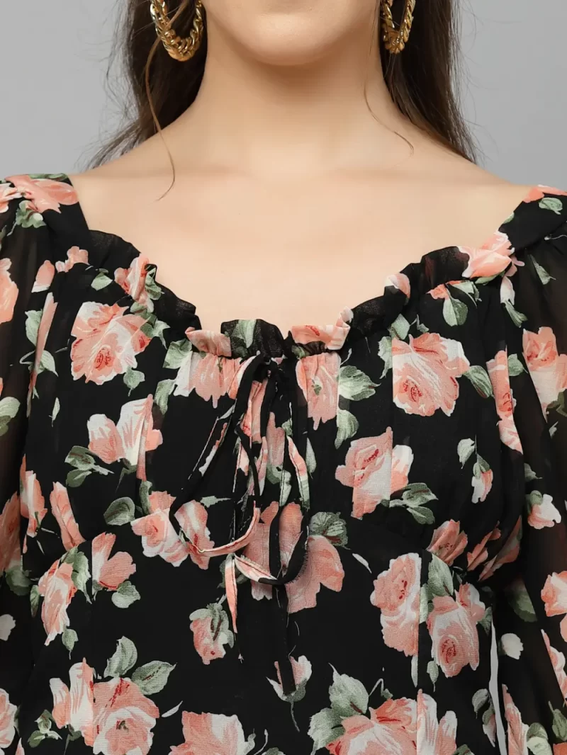 Women’S Floral Crop Top With Square Neck And Long Sleeves