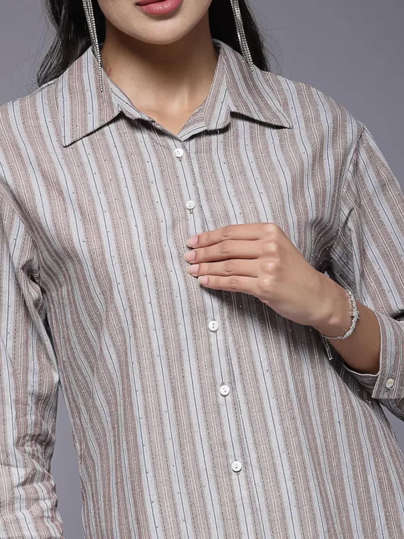 Striped Button-Down Shirt With Collared Neck And Long Sleeves